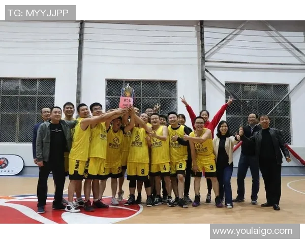 姚明莅临林州与青少年篮球爱好者亲密互动传递运动精神 姚明莅临林州与青少年篮球爱好者亲密互动传递运动精神